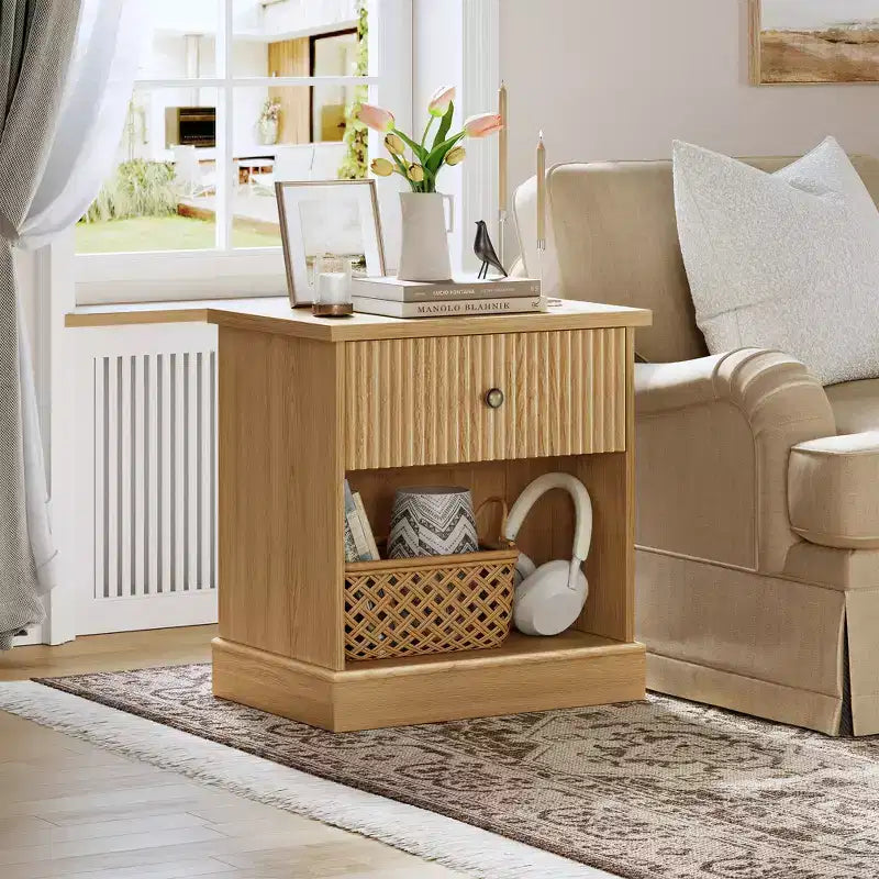 Comodino marrone/legno scanalato con cassetto – Singolo, ripiano aperto, rettangolare