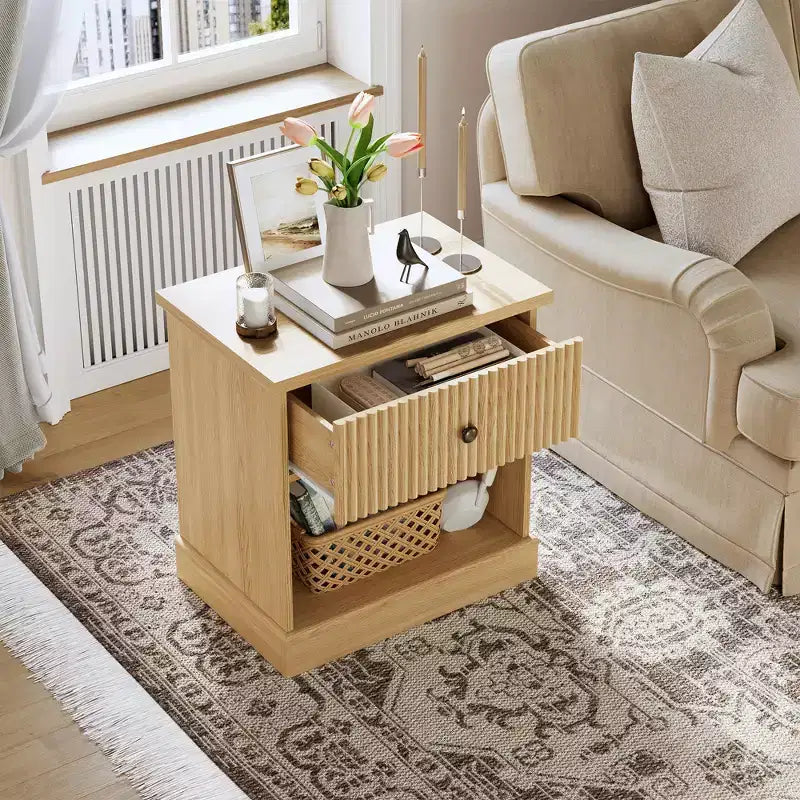 Comodino marrone/legno scanalato con cassetto – Singolo, ripiano aperto, rettangolare