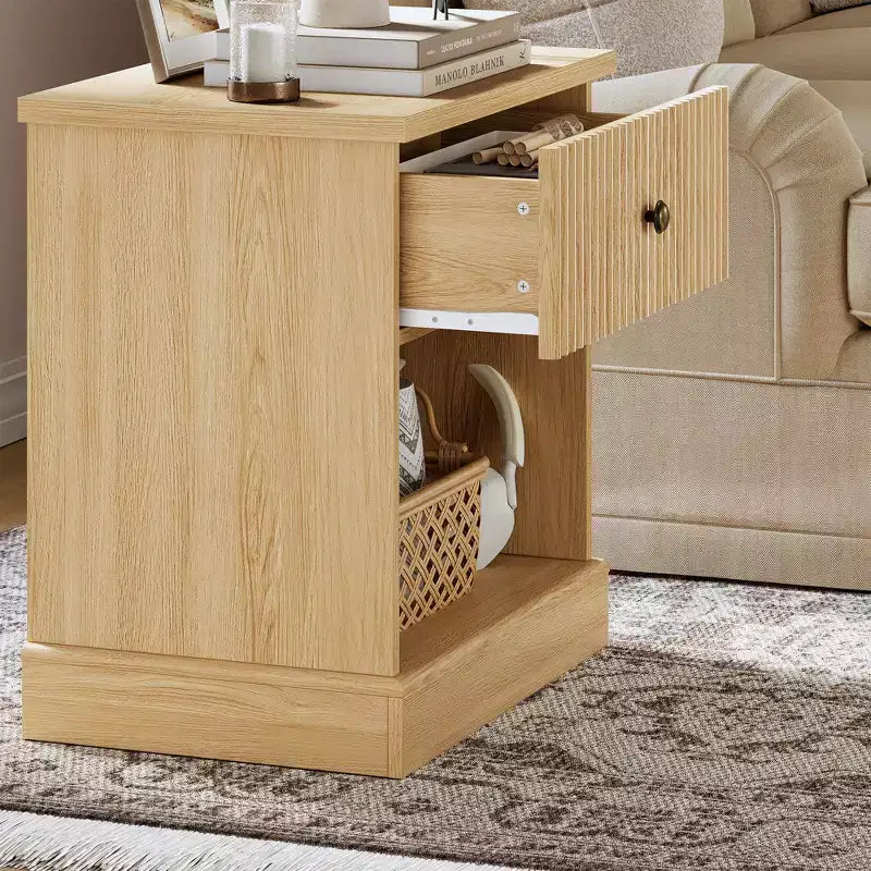 Comodino marrone/legno scanalato con cassetto – Singolo, ripiano aperto, rettangolare