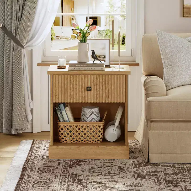 Comodino marrone/legno scanalato con cassetto – Singolo, ripiano aperto, rettangolare