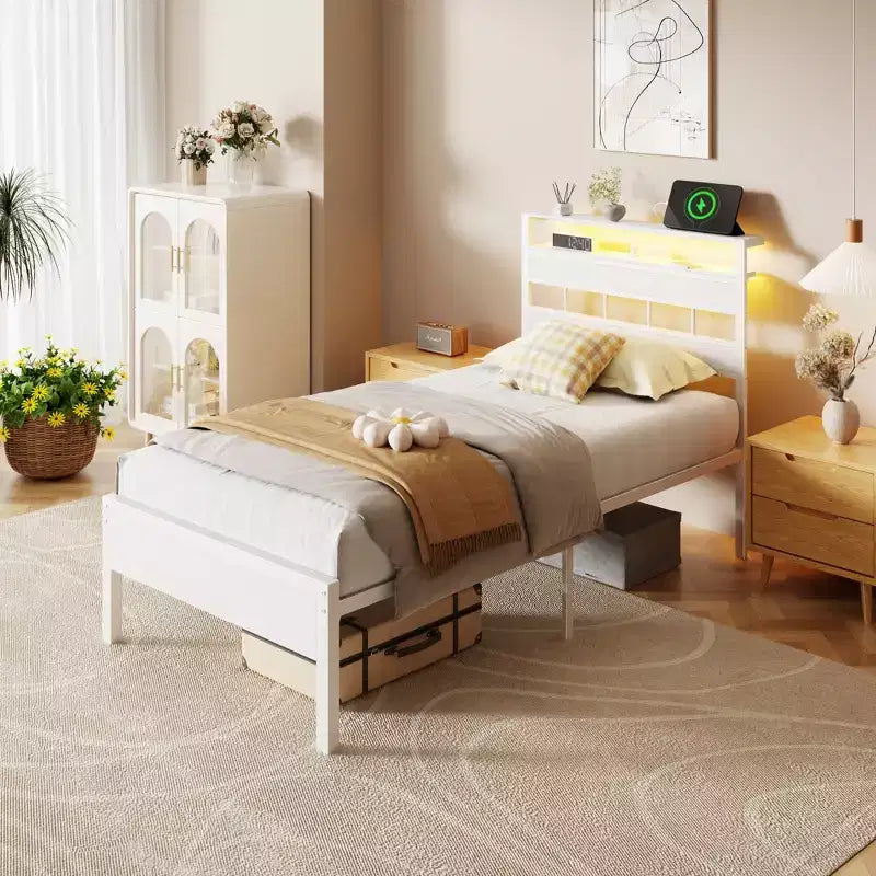 Struttura letto a piattaforma matrimoniale bianca con luci LED e stazione di ricarica – 1 Persona