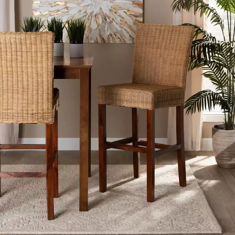 Sgabello da bar in rattan marrone naturale e legno di noce, schienale medio, senza braccioli, 1 posto